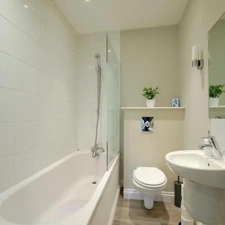 Apartman F2 Team Flat - 3 Separate Beds - Parking & 1gb Wifi Harrogate