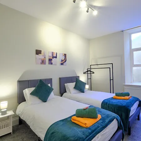 F2 Team Flat - 3 Separate Beds - Parking & 1gb Wifi Διαμέρισμα